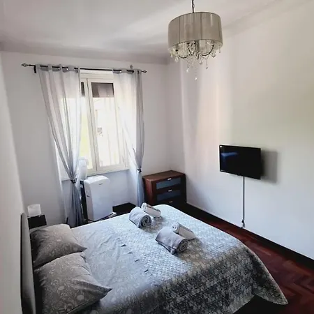 Trastevere Rome's Heart Charming & Cozy 3 아파트