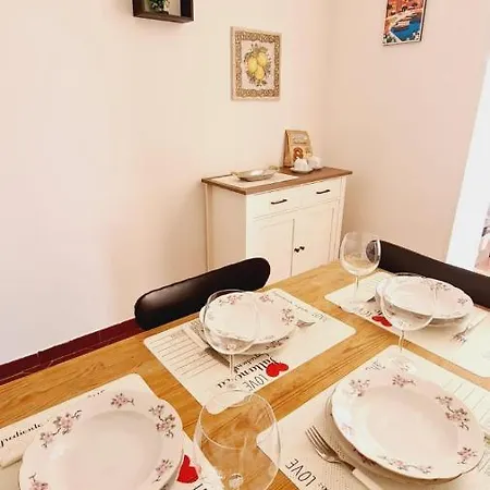 Trastevere Rome's Heart Charming & Cozy 3 아파트